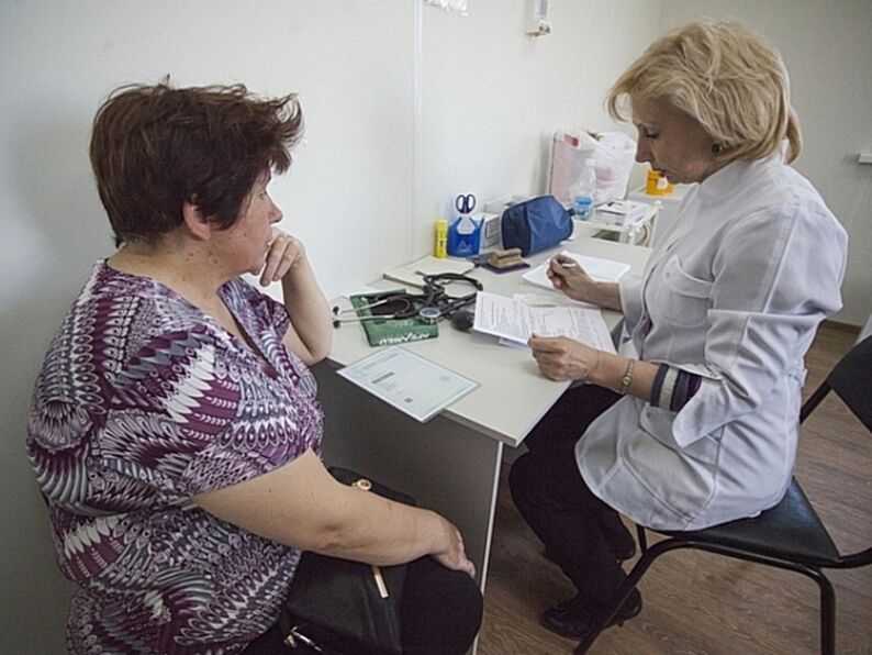 consultați un medic pentru artrită