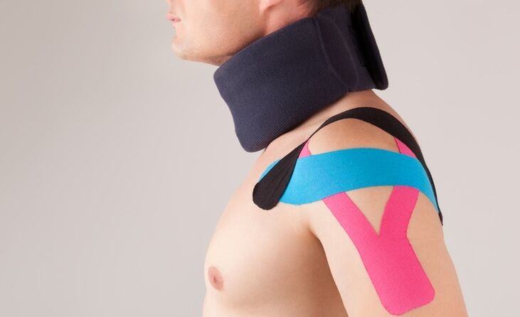 În perioada acută a osteocondrozei cervicale, trebuie purtat un guler special